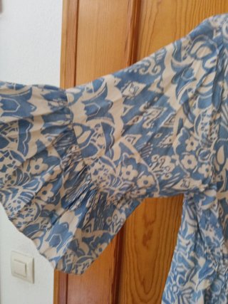 Vestido estampado azul y blanco