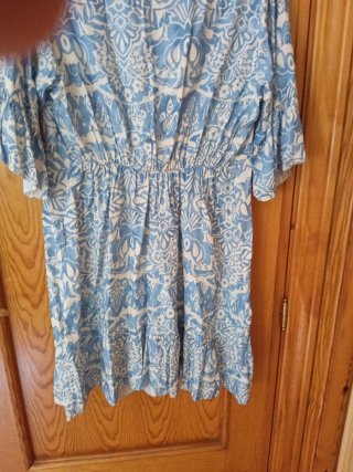 Vestido estampado azul y blanco