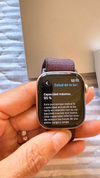 Apple Watch Series 10 42mm Rose Gold.