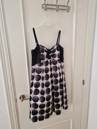 Vestido de fiesta lunares con lazo