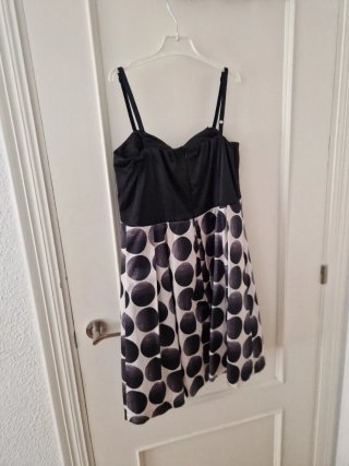 Vestido de fiesta lunares con lazo