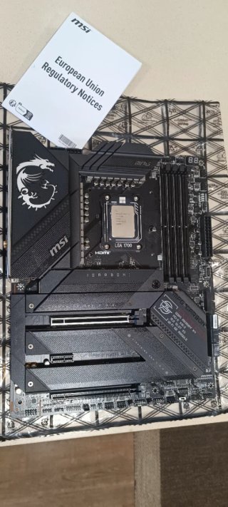 Placa base y CPU.