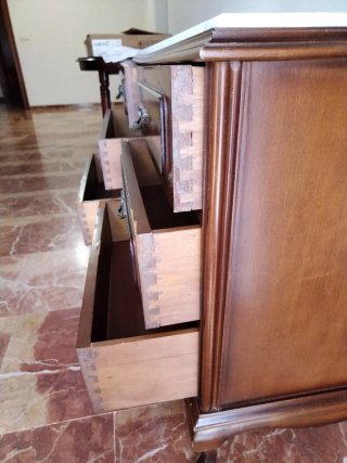 Cómoda de madera y mármol con 6 cajones