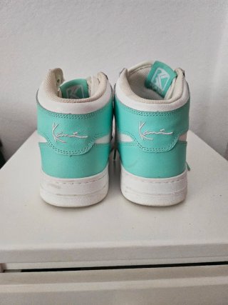 Zapatillas Karl Kani blancas y turquesa