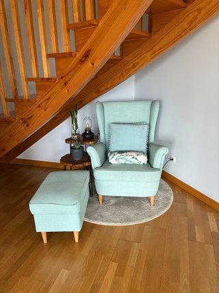 Sillón verde agua tela y madera