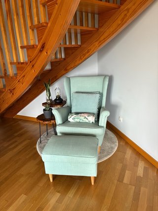 Sillón verde agua tela y madera