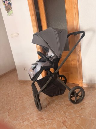 Carrito de bebé gris como nuevo