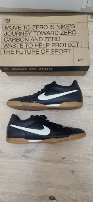 Zapatillas Nike Tiempo Indoor Negras y Blancas