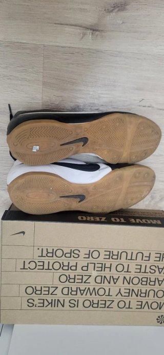Zapatillas Nike Tiempo Indoor Negras y Blancas