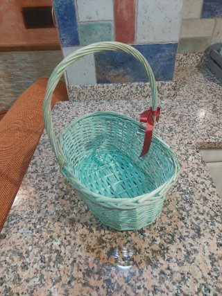 Cesta de mimbre verde