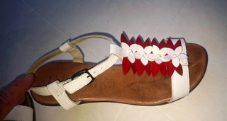 Sandalias cuña mujer flores rojas y blancas