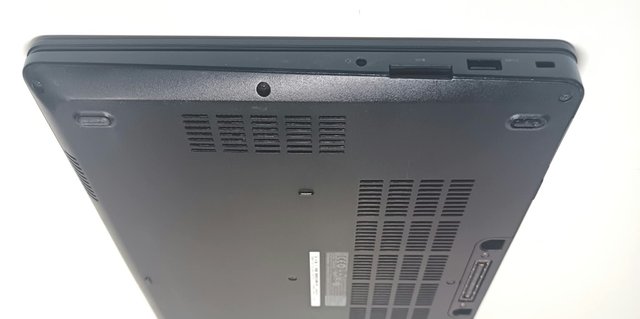 Dell E5470. i5-6300U, 8GB RAM, SSD 2.5 256GB, 14