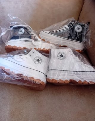 Botas Converse Tela Blancas y Negras (2 Pares)