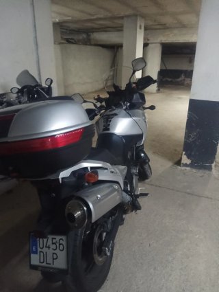 Suzuki DL 650 V-Strom Adventure Moto