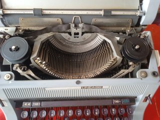 Máquina de escribir Olivetti Línea 88