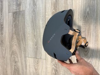 Casco de equitación gris con luces