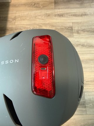 Casco de equitación gris con luces