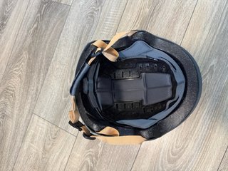 Casco de equitación gris con luces