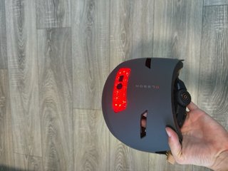 Casco de equitación gris con luces