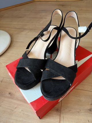 Sandalias de tacón negras