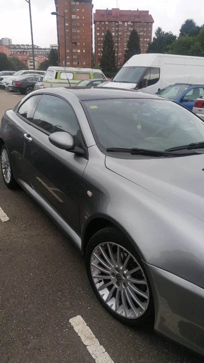 Alfa Romeo GT 2005 - foto 1