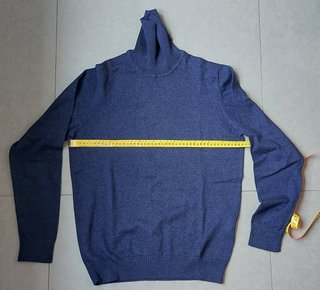 Jersey cuello alto hombre azul