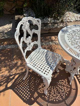 Mesa y 2 sillas de hierro forjado