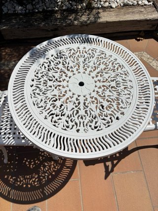 Mesa y 2 sillas de hierro forjado