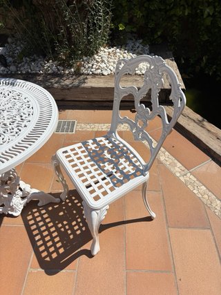 Mesa y 2 sillas de hierro forjado