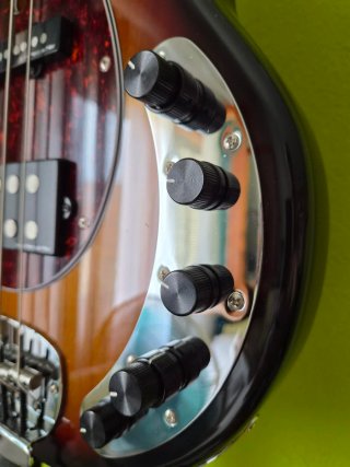 Bajo Sire Marcus Miller Z7 5 cuerdas