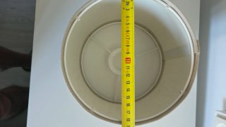 Lámpara de mesa beige y negra