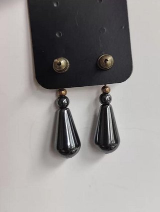 Pendientes largos negro y dorado
