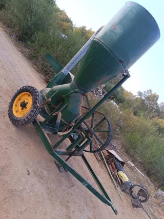 Molino triturador agrícola verde