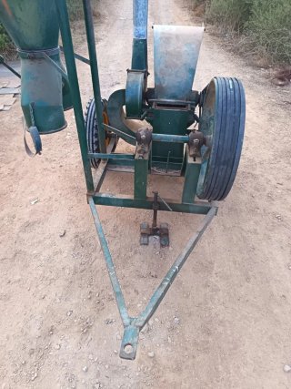 Molino triturador agrícola verde