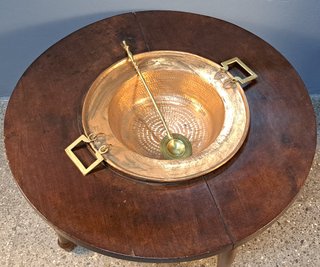 Mesa brasero antiguo S. XIX, sobre de caoba, conve