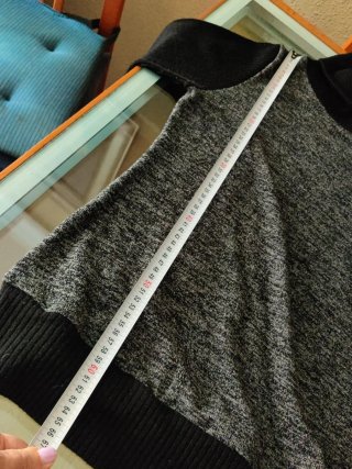 Jersey cuello alto manga larga gris y negro