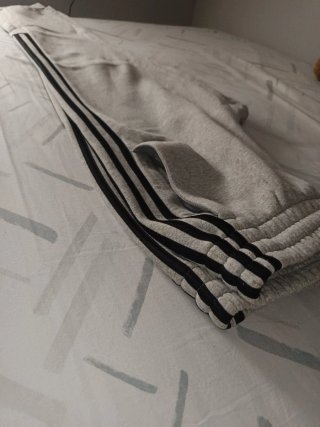 Pantalones chándal Adidas grises hombre