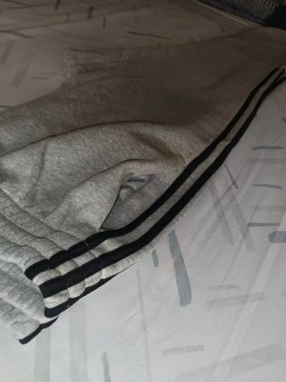 Pantalones chándal Adidas grises hombre
