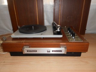 TOCADISCOS WERNER MALETA con 2 ALTAVOCES / VINTAGE