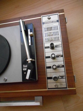 TOCADISCOS WERNER MALETA con 2 ALTAVOCES / VINTAGE
