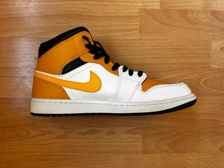 Air Jordan 1 Mid University Gold