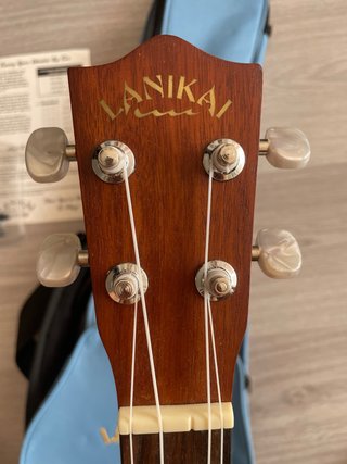 Ukelele Lanikai con funda y afinador