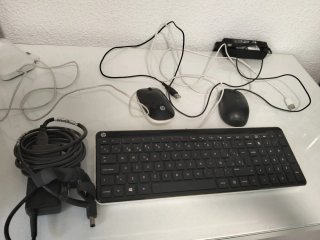Teclado HP, Cable Alimentación y 2 Ratones