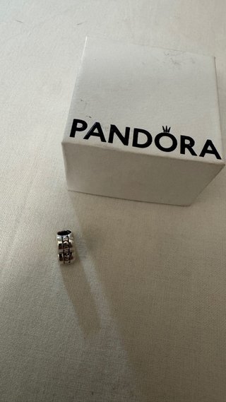 Pandora Charm Corazón Budapest Plata