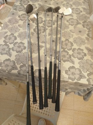 Lote de palos de golf Cobra, Wilson y Centre Point