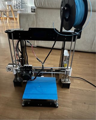 Impresora 3D Negra y Azul