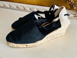 Cuñas negras con lazo Talla 40