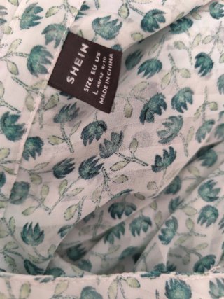 Blusa Shein verde y blanca talla L