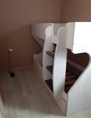 Litera de madera con cajón extraíble