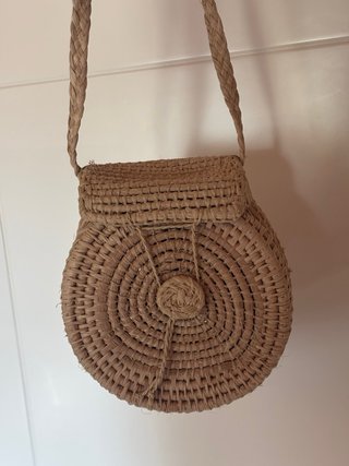 Bolso redondo de mimbre